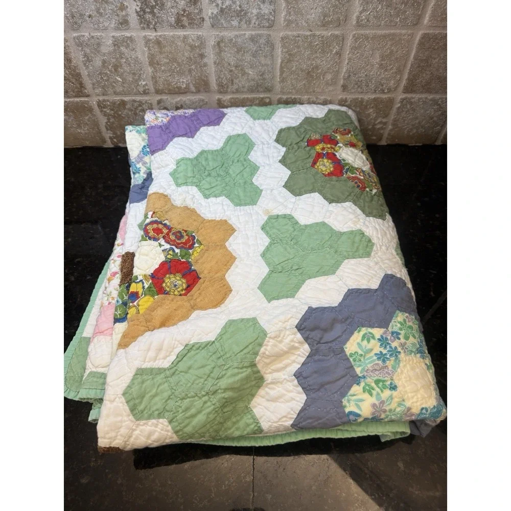 VINTAGE GRANDMOTHERS FLOWER GARDEN QUILT-1940s, 80